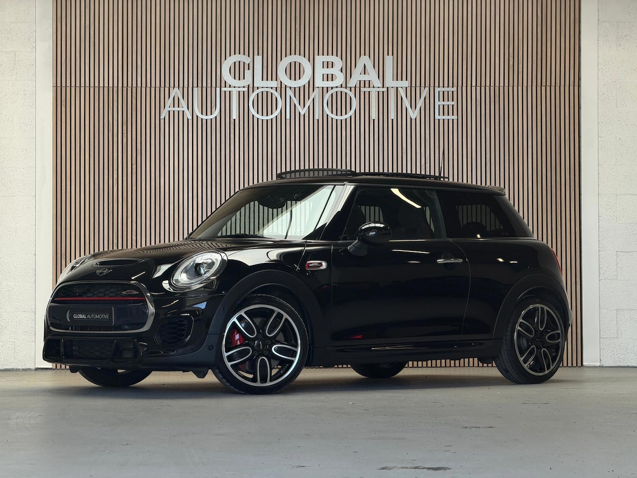 MINI John Cooper Works - Mini 2.0 - KUIPSTOELEN - PANO - NAVI - AutoWereld.nl