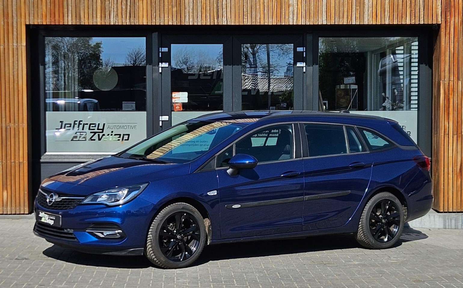 Opel Astra Sports Tourer - 1.2 Edition led. cruise control. lichtmetaal. - AutoWereld.nl
