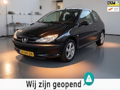 Peugeot 206 - 1.4 Air-line-1 jaar apk-airco-elek ramen