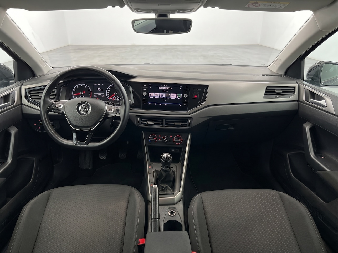 Volkswagen Polo - 1.0 TSI Highline|AIRCO|CARPLAY|R-LINE VELGEN|LAGE KM|ACC|CRUISE|INRUIL & LEASE MOGELIJK - AutoWereld.nl