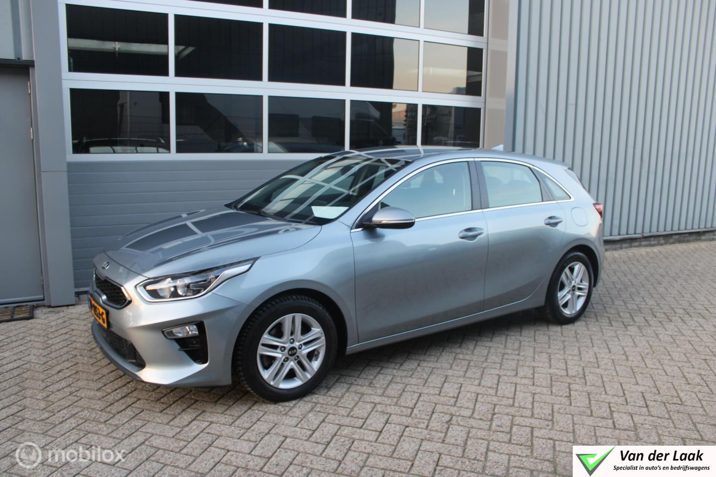 Kia Cee'd - Ceed 1.0 T-GDi DynamicLine 1e Eig | NL Auto | 40.942 KM | Boekjes. - AutoWereld.nl