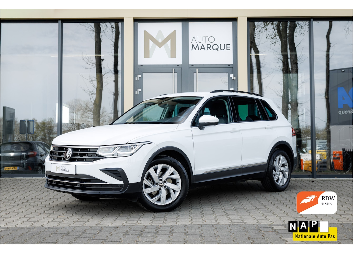 Volkswagen Tiguan - 1.5 TSI DSG 150PK Aut. | Elegance | Elektrisch wegklapbare Trekhaak | Navigatie incl. Appl - AutoWereld.nl
