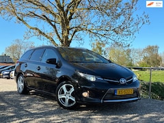 Toyota Auris Touring Sports - 1.8 Hybrid Aspiration | Half leder + Pano + Cruise nu € 5.975,