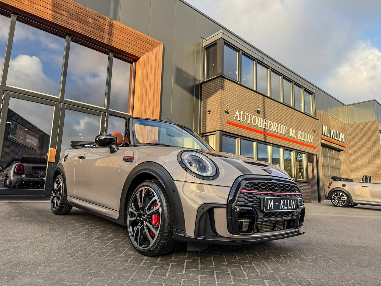 MINI Cabrio - Mini 2.0 John Cooper Works JCW Pack F1 aut Rooftopgrey/Bomvol/Btw/Np:63.000,- - AutoWereld.nl
