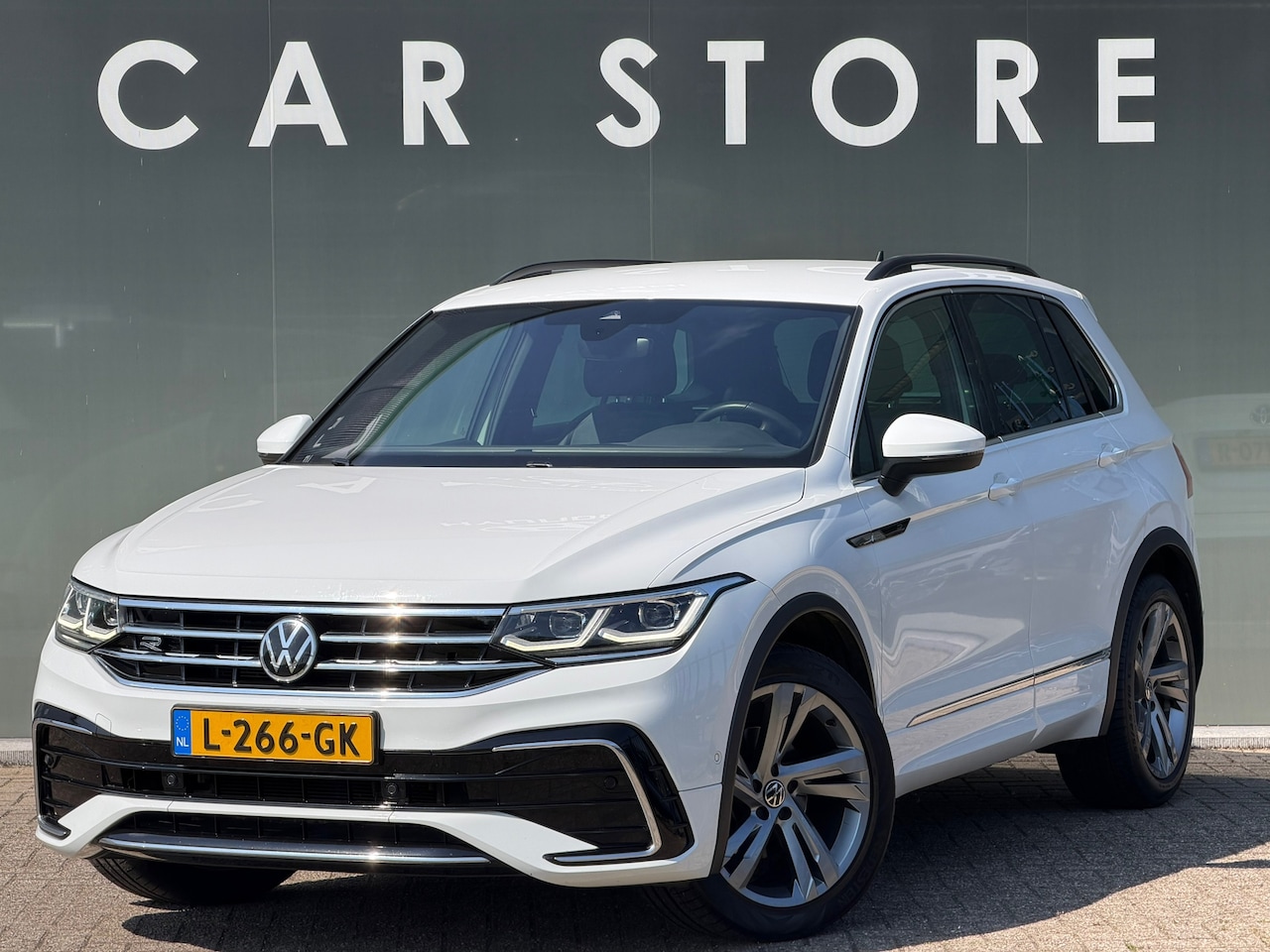 Volkswagen Tiguan - 1.5 TSI DSG R-Line Harman|Virtual|IQ-Light|Trekhaak - AutoWereld.nl