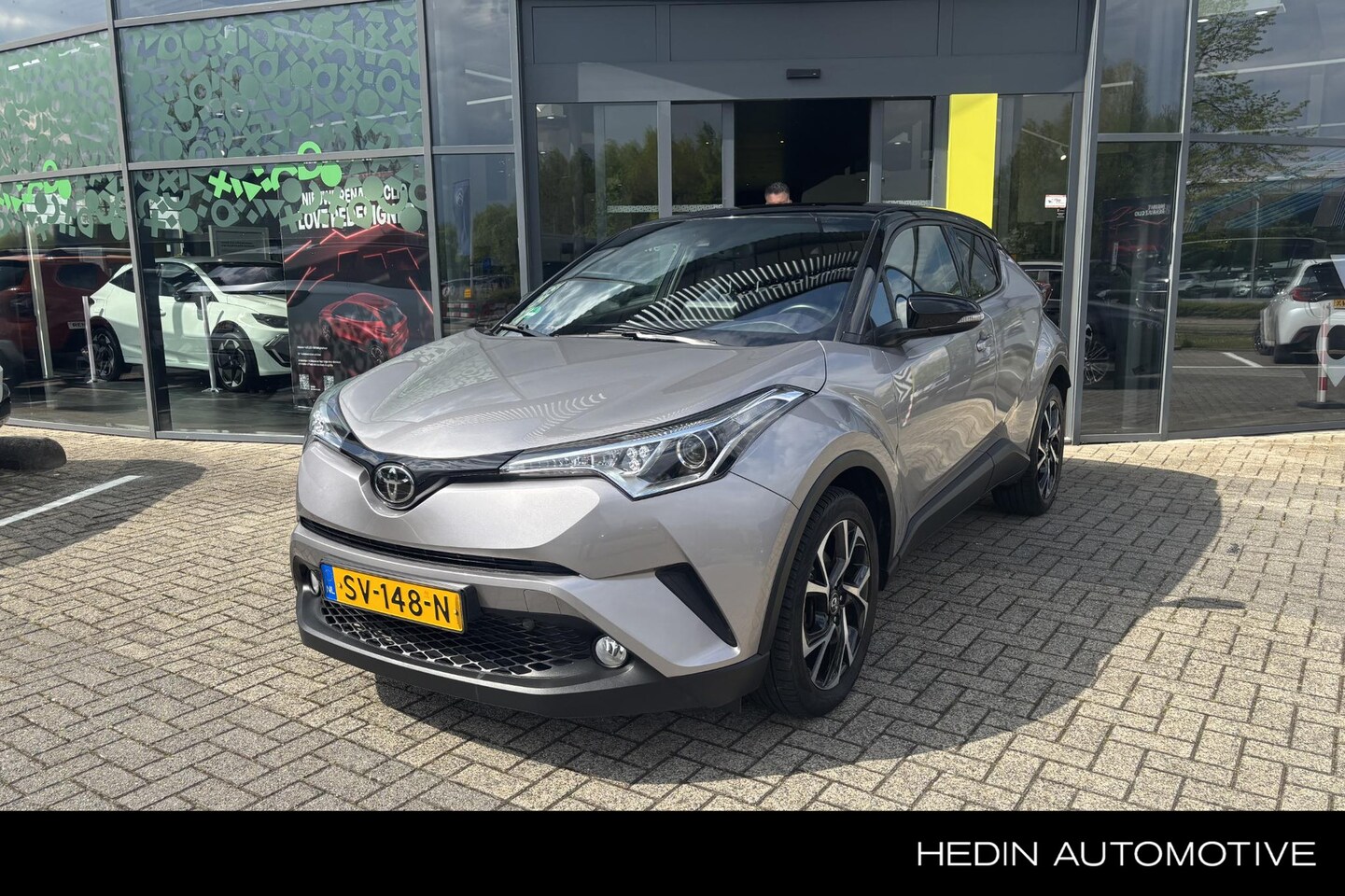 Toyota C-HR - 1.2 Bi-Tone | Achteruitrijcamera | All season banden | Adaptieve cruise control | Parkeers - AutoWereld.nl