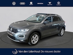 Volkswagen T-Roc - 1.5 TSI Automaat Style | Panoramadak | Trekhaak | Camera | App Connect |