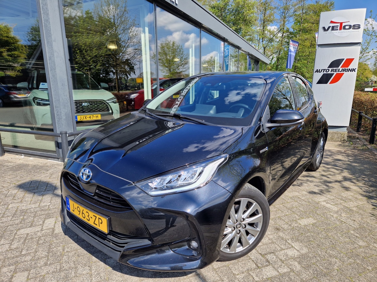 Toyota Yaris - 1.5 Hybrid Dynamic/NAVI/CAMERA/KEYLESS/LMV/CRUISE/1E EIGENAAR - AutoWereld.nl