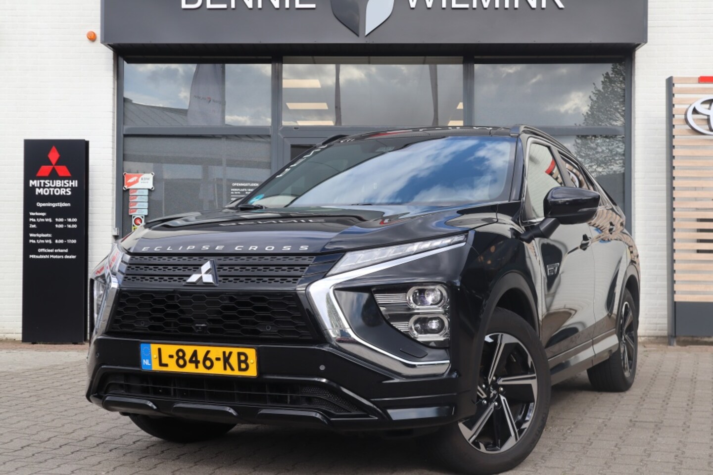 Mitsubishi Eclipse Cross - 2.4 PHEV Instyle Trekhaak | Panodak | Adaptive Cruise - AutoWereld.nl