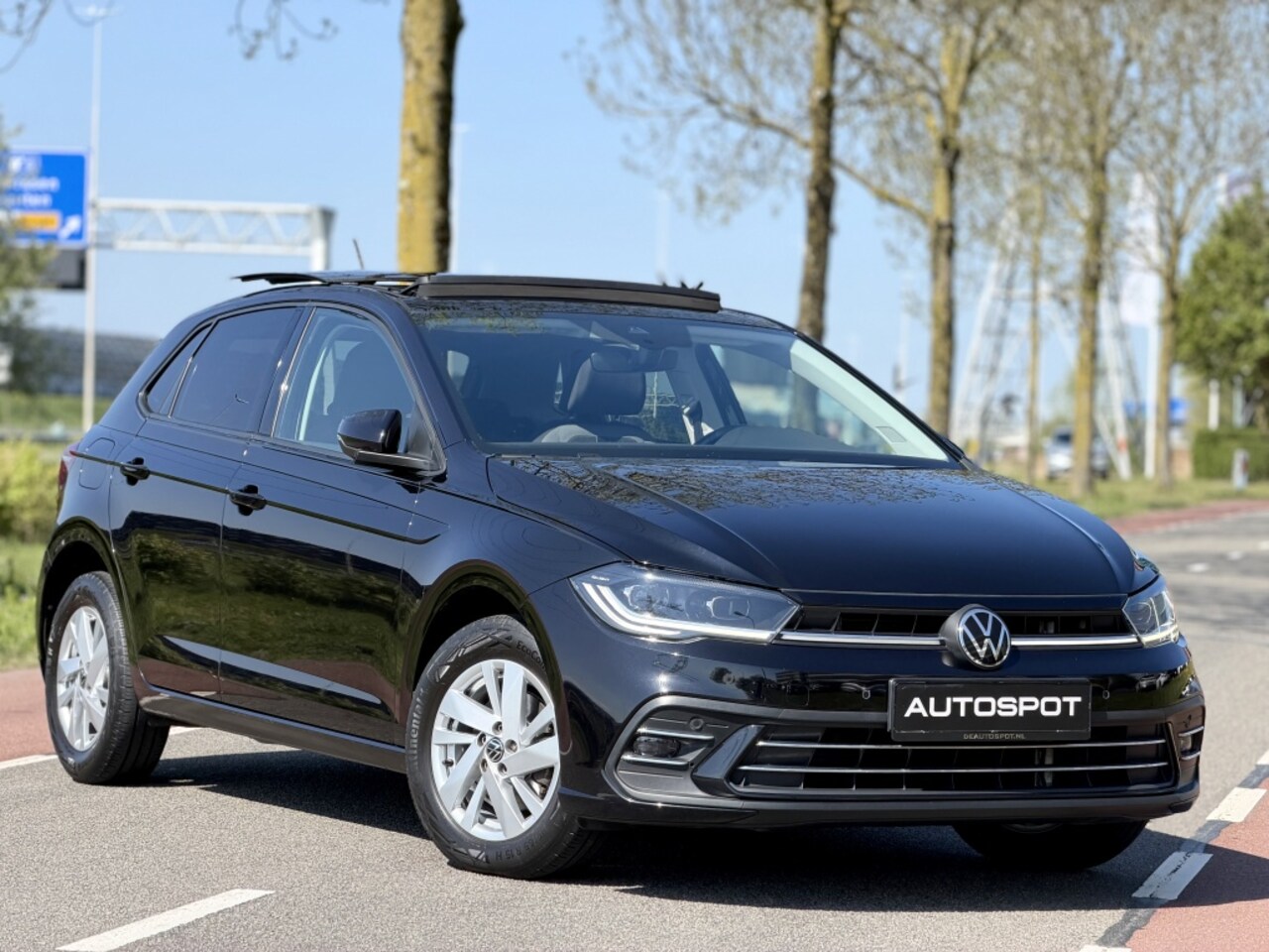 Volkswagen Polo - 1.0 TSI Style DSG Pano Virtual IQ Light Trekhaak - AutoWereld.nl
