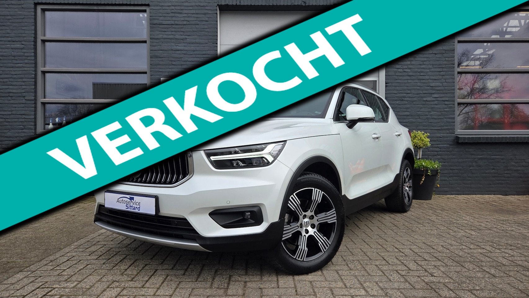 VOLVO XC40