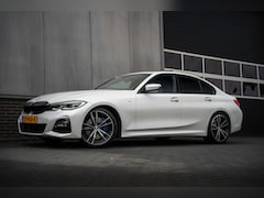 BMW 3-serie - 330i 259 pk High Executive Edition M-Sportpakket / NL-Auto/ Schuif-Dak/ Leder/ Sport-Stoel