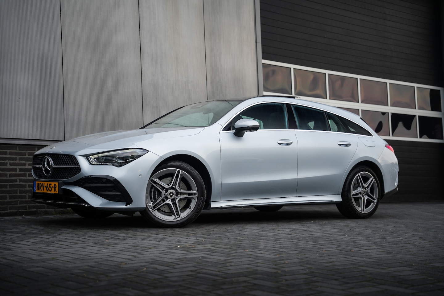 Mercedes-Benz CLA-klasse Shooting Brake - 250 e 218 pk AMG Line / Pano-Dak/ Distronic/ AMG-line/Keyless/ Widescreen/ Stoel/Stuur.ver - AutoWereld.nl