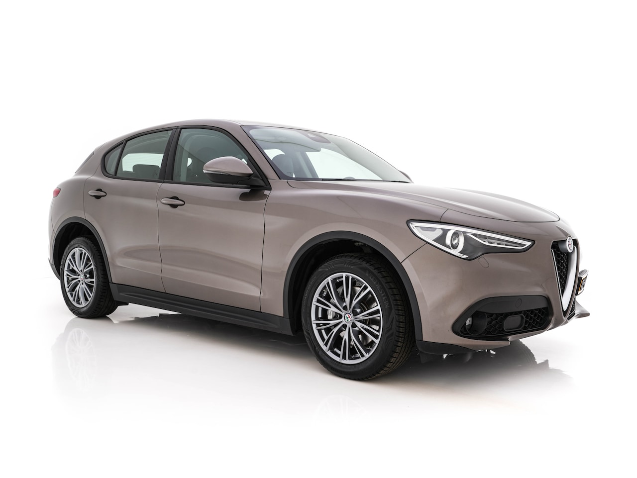 Alfa Romeo Stelvio - 2.2d Super Aut. *LEATHER-FABRIC | BI-XENON | DAB+ | NAVI-FULLMAP | COMFORT-SEATS | ECC | C - AutoWereld.nl