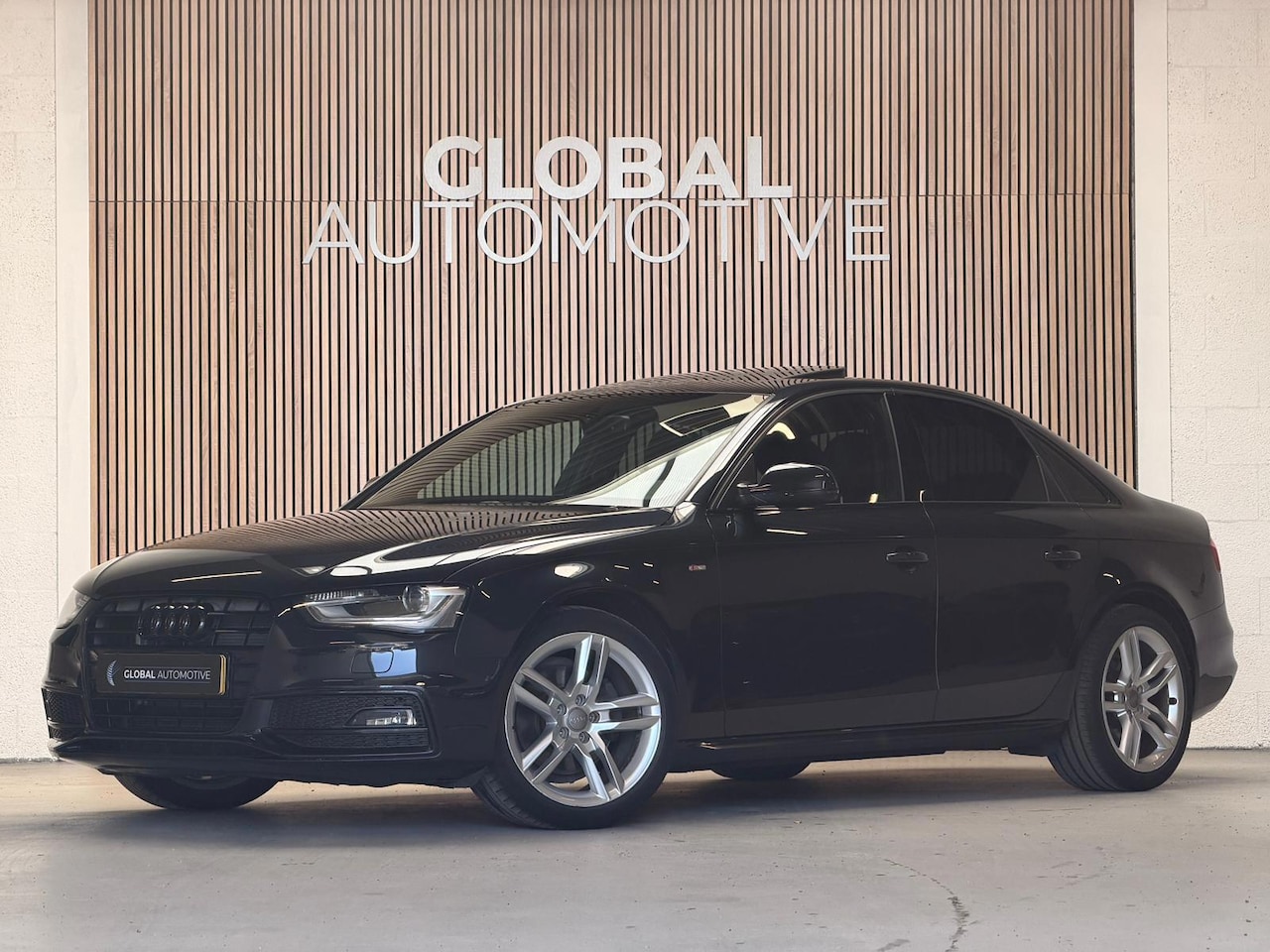Audi A4 Limousine - 1.8 TFSI s-line - SCHUIFDAK - AUTOMAAT - ELEKTR STOELEN - AutoWereld.nl