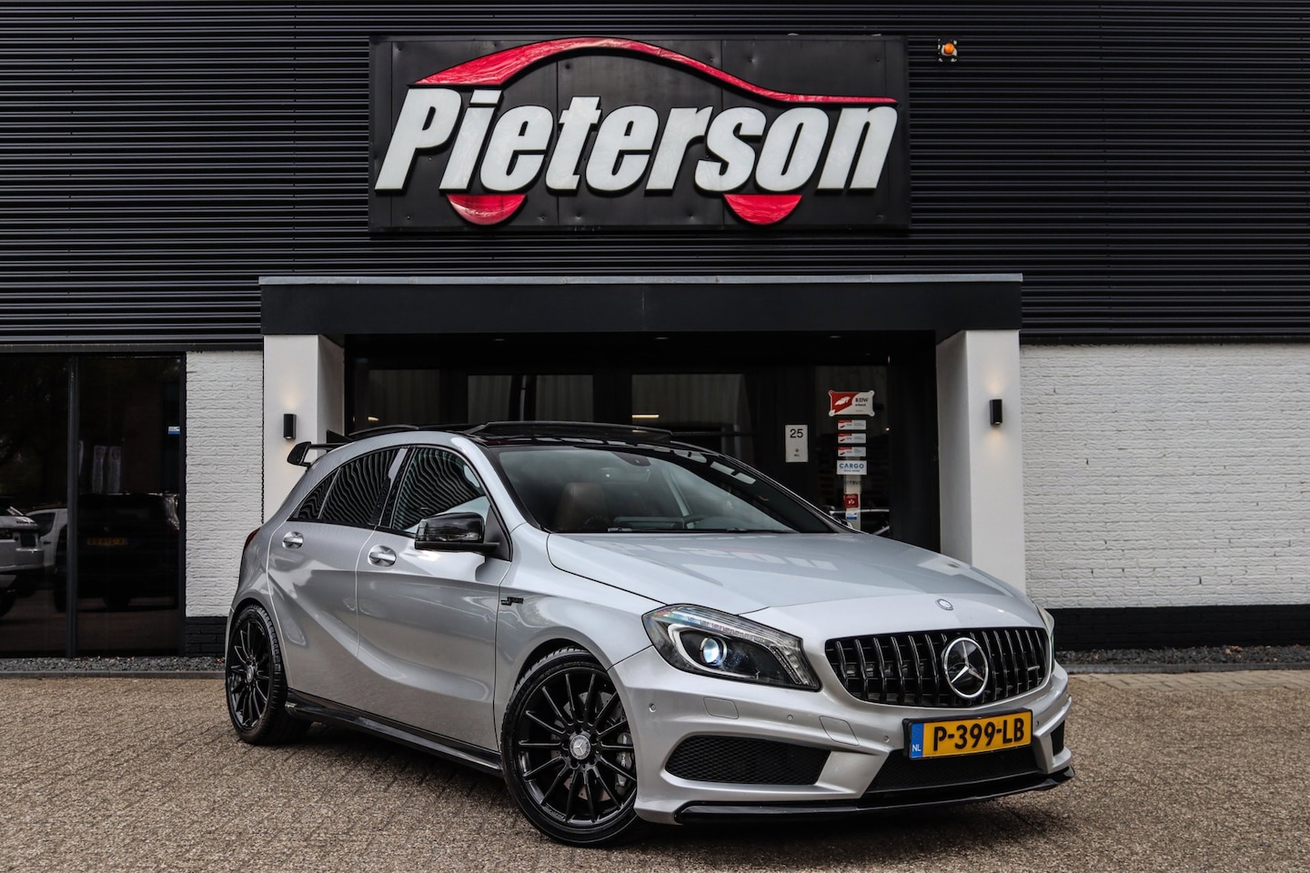 Mercedes-Benz A-klasse - AMG 45 4MATIC PANO H&K ARMYTRIX LEDER - AutoWereld.nl