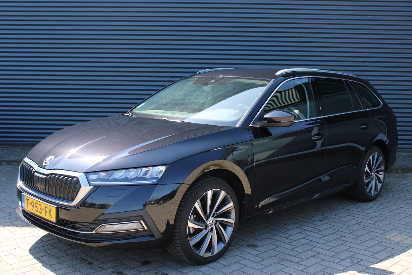 Skoda Octavia Combi - 1.4 TSI iV PHEV Business Edition Plus Elek-trekhaak CarPlay Stoelverwarming - AutoWereld.nl