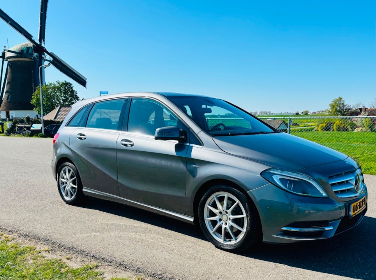 Mercedes-Benz B-klasse - 180 Ambition|Trekhaak|Airco|Goed onderhouden|Nette auto - AutoWereld.nl