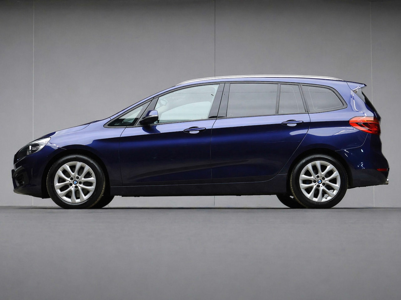 BMW 2-serie Gran Tourer - 220i Centennial High Executive 7p. Sport (NAVI,PDC,HARMAN/KARDON,STOELVERWARMING,GETINT,LE - AutoWereld.nl