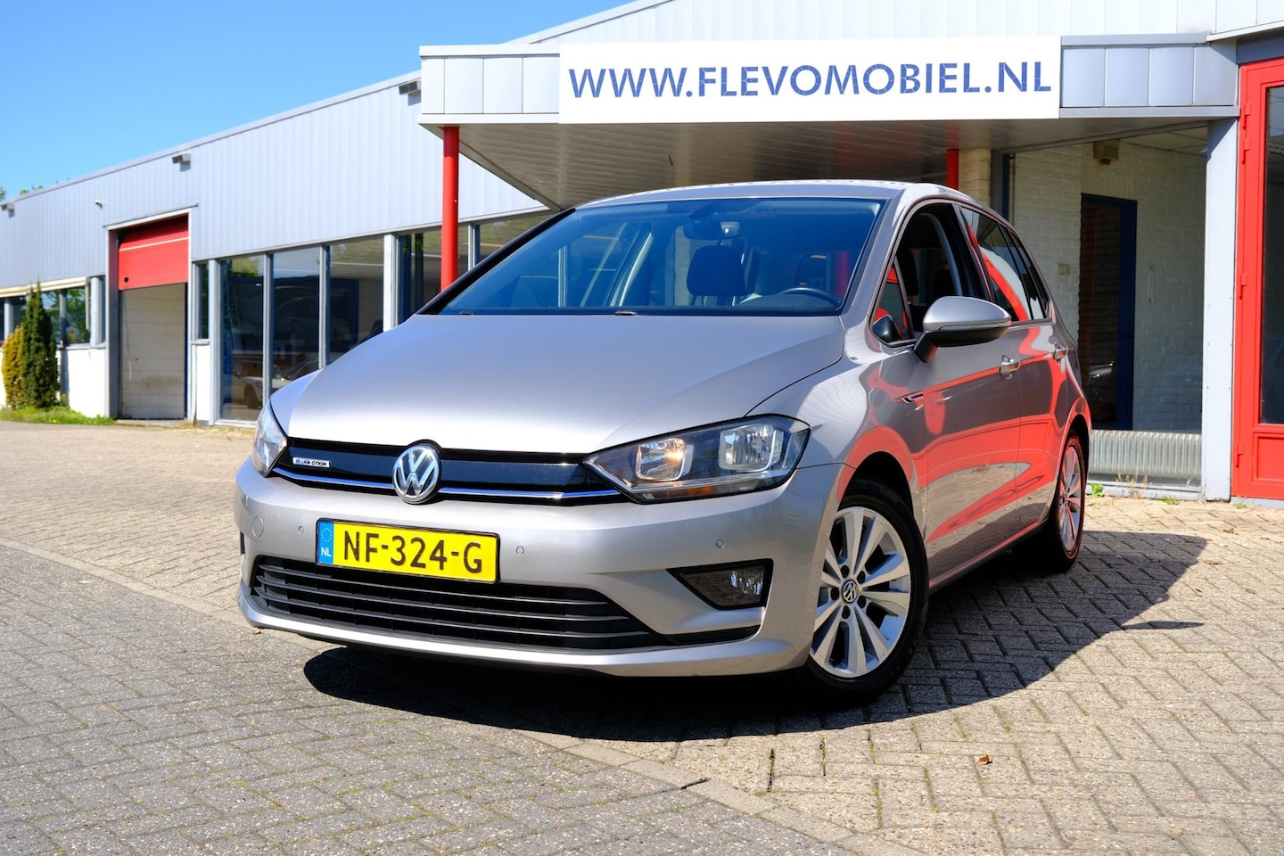 Volkswagen Golf Sportsvan - 1.0 TSI Connected Series Navi|Clima|PDC|Cam - AutoWereld.nl