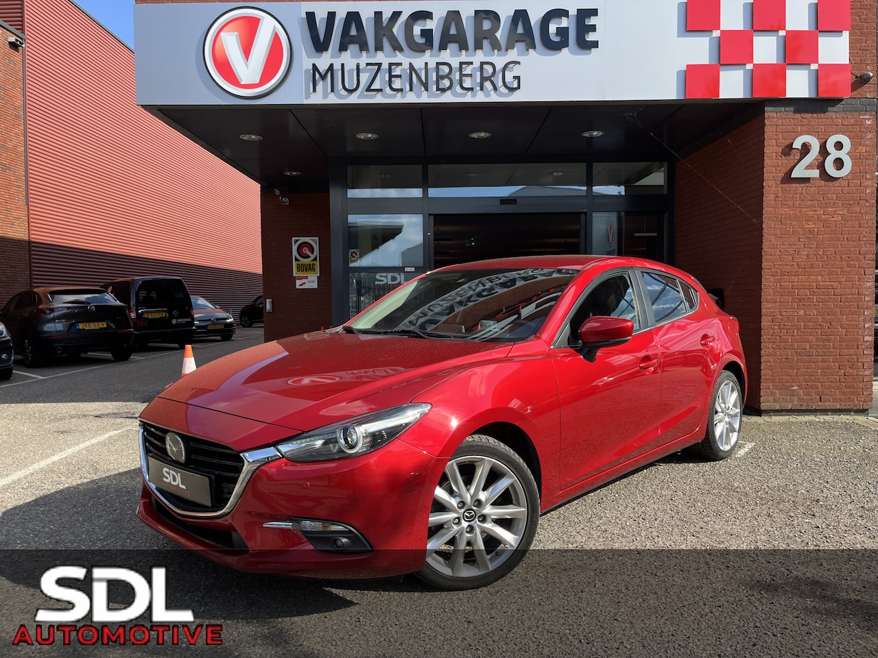 Mazda 3 - 2.0 SkyActiv-G 120 GT-M // ADAPT. CRUISE // DODEHOEK // KEYLESS // BOSE AUDIO // CAMERA // - AutoWereld.nl