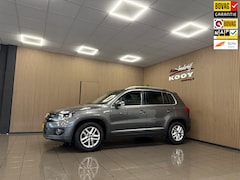 Volkswagen Tiguan - 1.4 TSI Sport&Style * Trekhaak / Dealer onderhouden / Navigatie / NL Auto