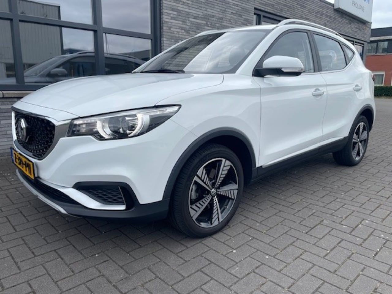 MG ZS - EV Luxury 45kWh - AutoWereld.nl
