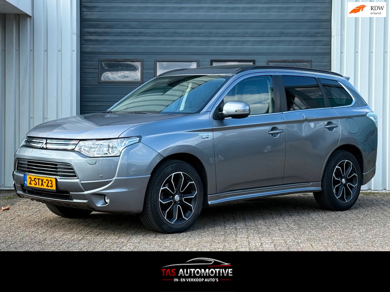 Mitsubishi Outlander - 2.0 PHEV instyle+ NAVI / CLIMA / CRUISE - AutoWereld.nl