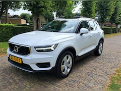 Volvo XC40 - 2.0 T4 Momentum