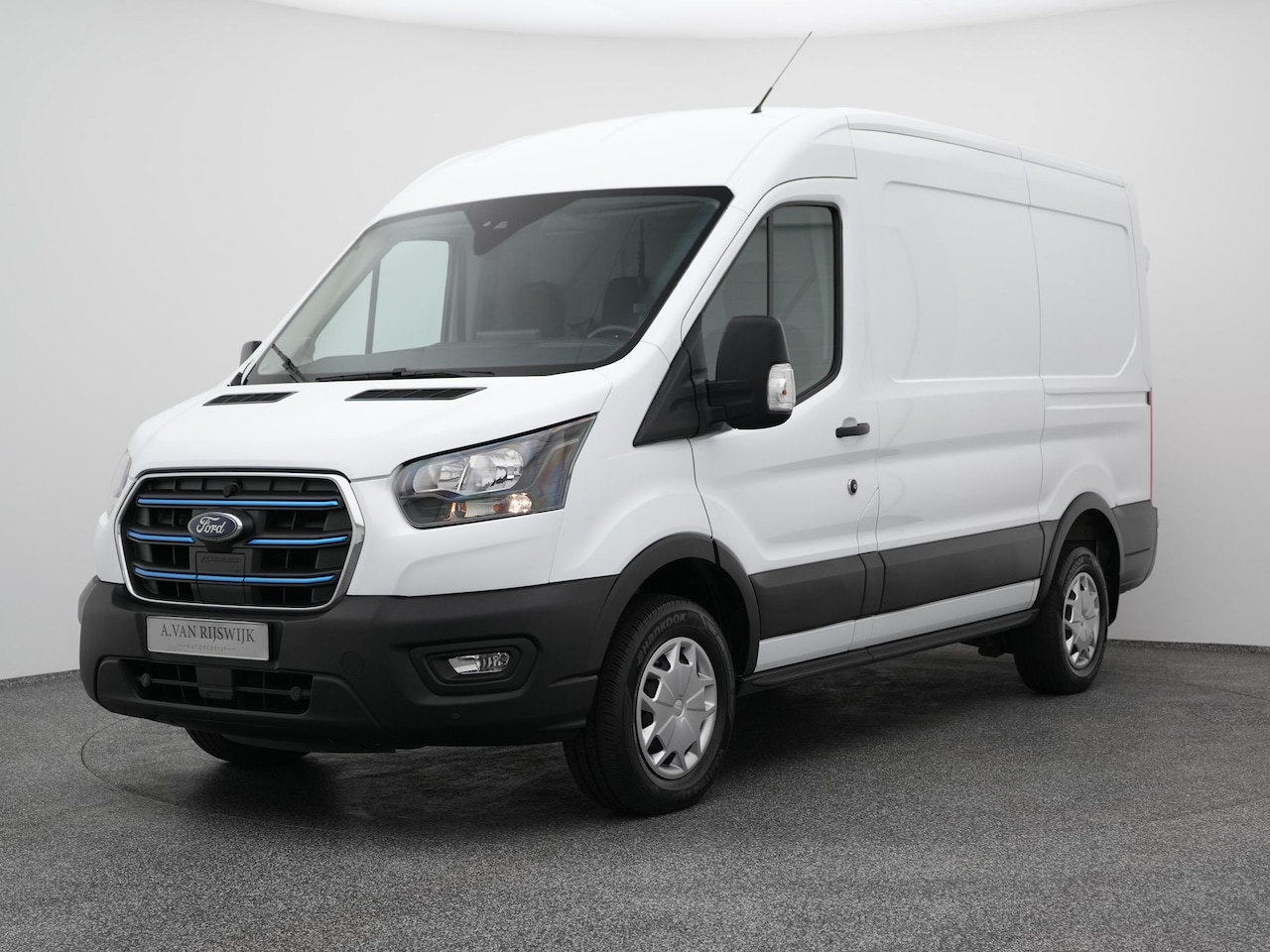 Ford E-Transit - 350 L2H2 Trend 68 kWh | CAMERA | CARPLAY | STOELVERW. - AutoWereld.nl