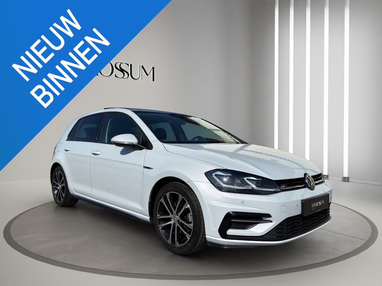 Volkswagen Golf - 1.5 TSI Highline Business R Pano | Stoel/Stuur verwarming | Led | Massage  | 17"| Digitaal - AutoWereld.nl