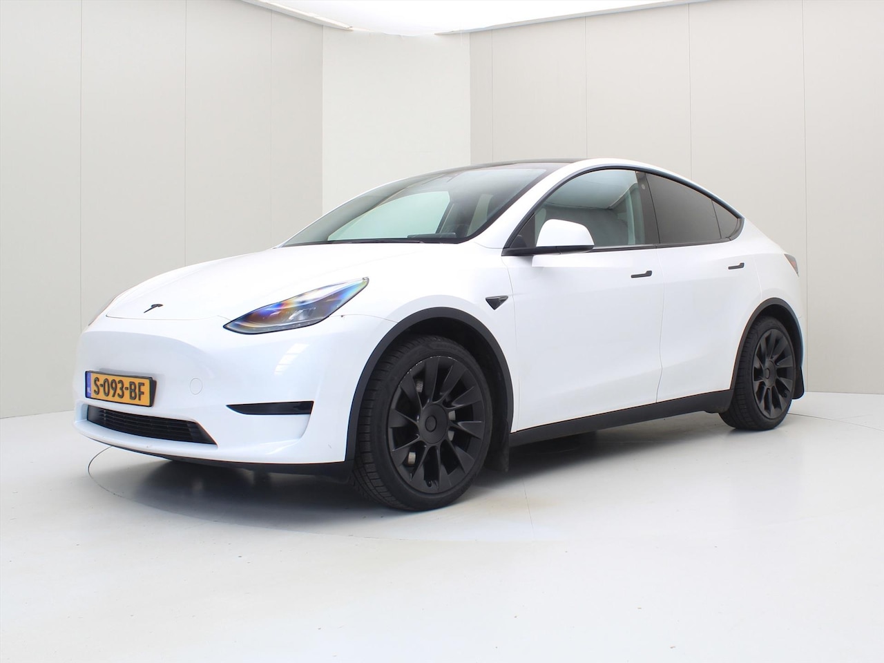 Tesla Model Y - Standard RWD Plus 351pk 90,5% SoH [ LFP ACCU+AUTOPILOT+19 INCH+PREMIUM AUDIO ] - AutoWereld.nl