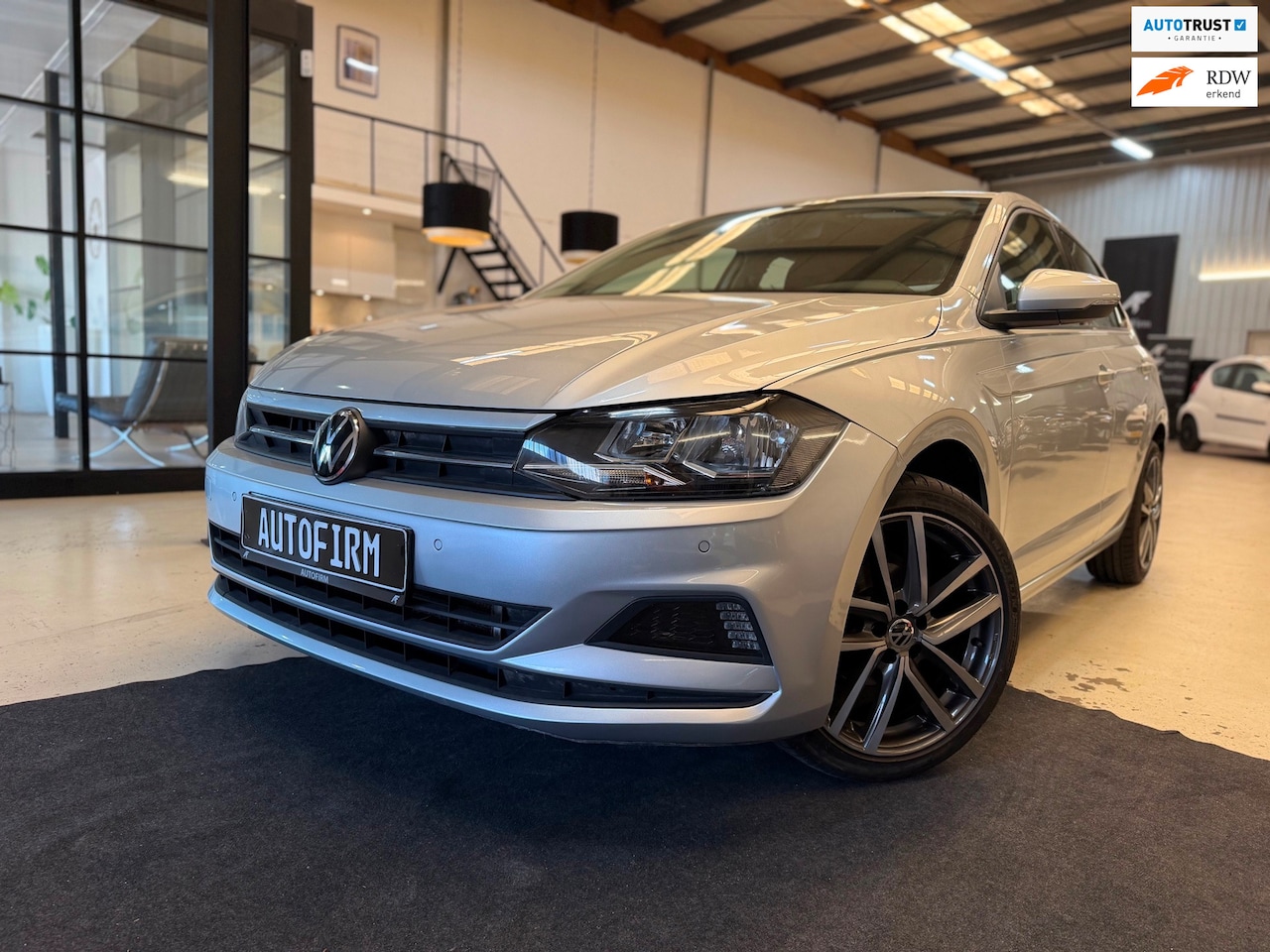 Volkswagen Polo - 1.0 TSI Comfortline 95PK Automaat Dealer onderhouden Garantie Parkeersensoren Bluetooth - AutoWereld.nl