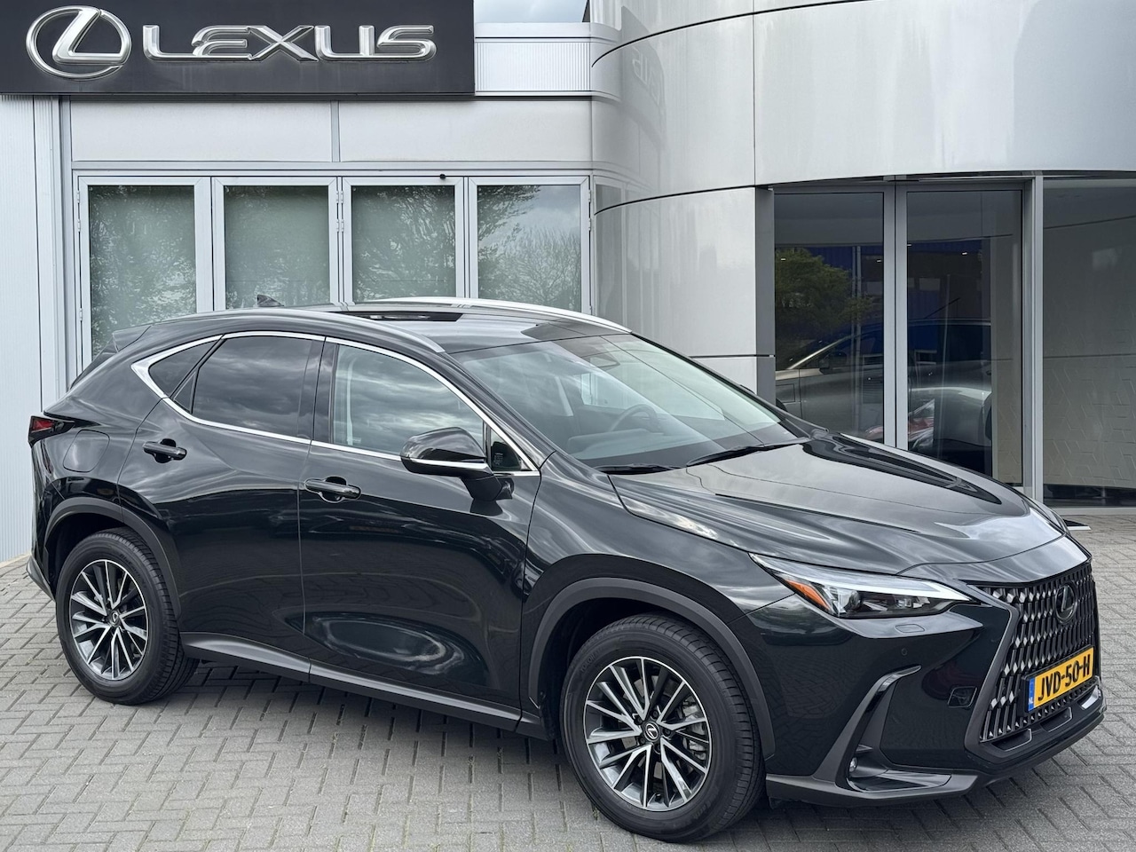 Lexus NX - 450h+ AWD Luxury Line TREKHAAK 1500KG TREKGEWICHT STOELVERW STUURVERW GROOTSCHERM - AutoWereld.nl