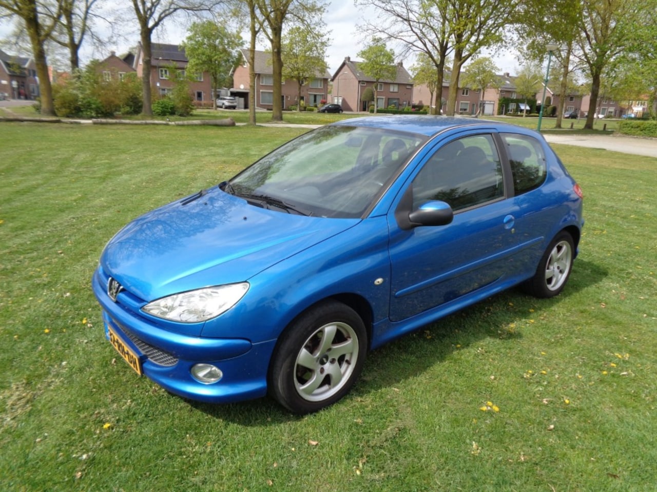 Peugeot 206 - 10-5-2027   a p k - AutoWereld.nl