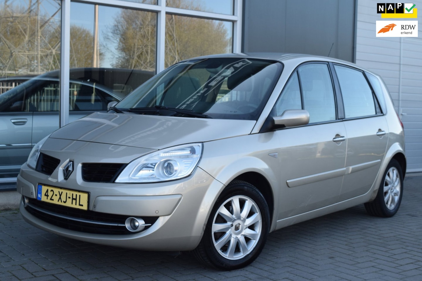 Renault Scénic - 1.6-16V Tech Line | Clima | Cruise | Navi | APK 4-2027 - AutoWereld.nl