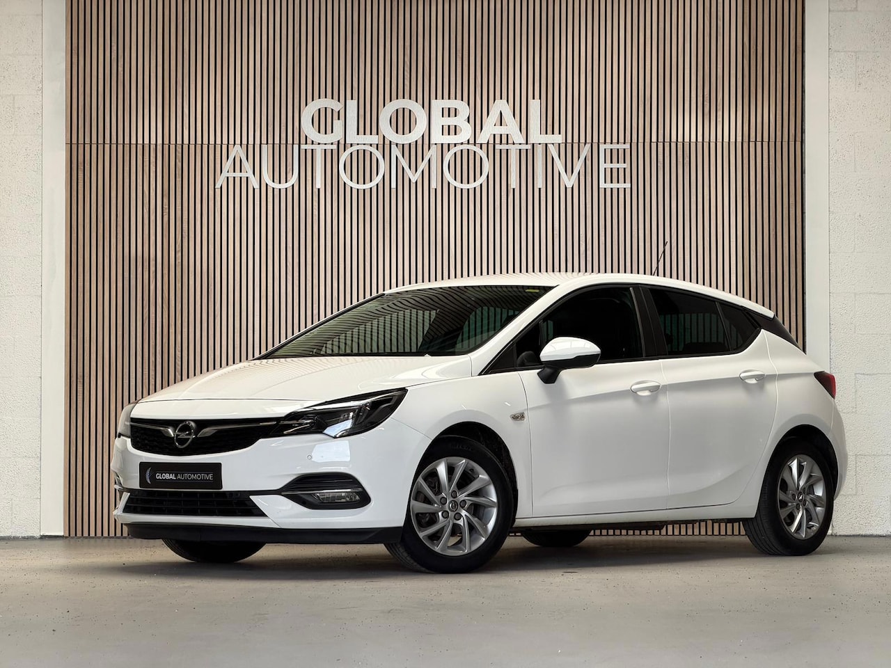 Opel Astra - 1.2 Business Executive - TREKHAAK - CRUISE - CAMERA - AutoWereld.nl