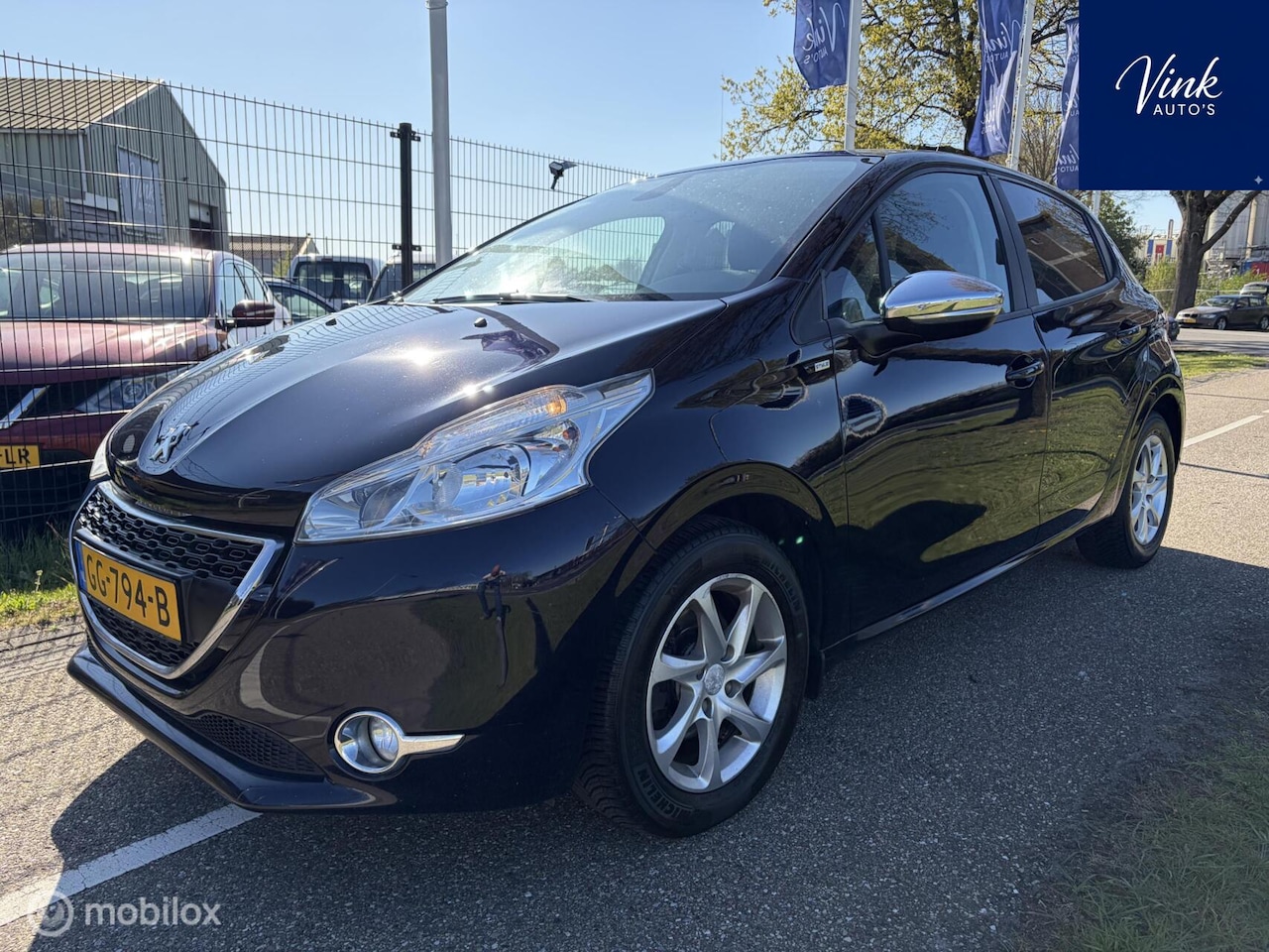 Peugeot 208 - 1.2 PureTech Blue Lease Executive | 5 Deurs | Automatische Airco | LM Velgen | NAV | - AutoWereld.nl