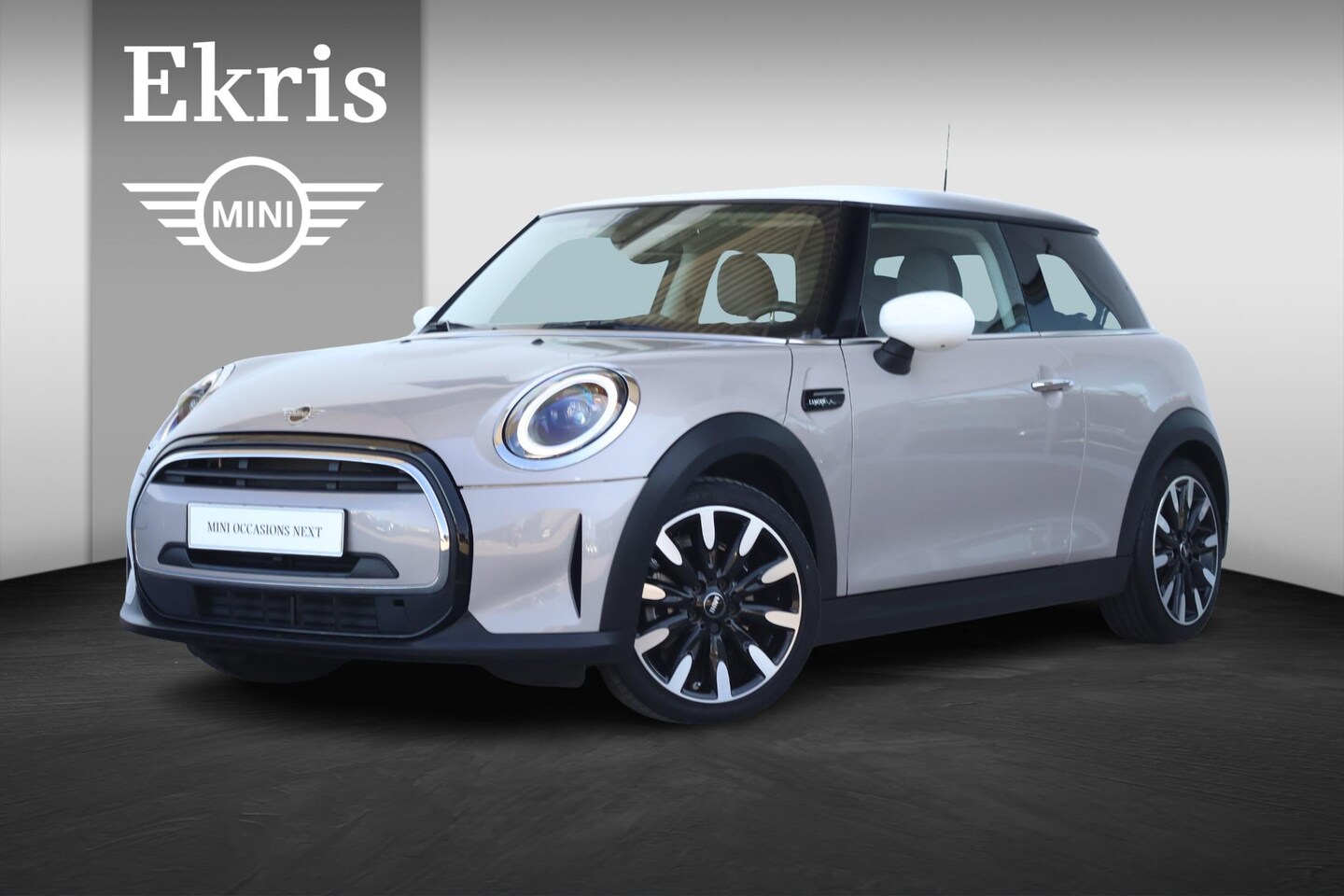 MINI Cooper - Mini 1.5 Camden Go Edition Achteruitrijcamera / Cruise Control / Navigatie / Getint Glas / - AutoWereld.nl