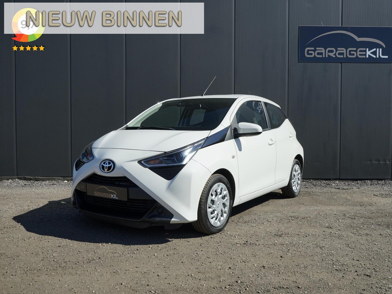Toyota Aygo - 1.0 VVT-i x-play Camera / Carplay / 5-drs / Airco / Bluetooth / Snelheids begr. - AutoWereld.nl