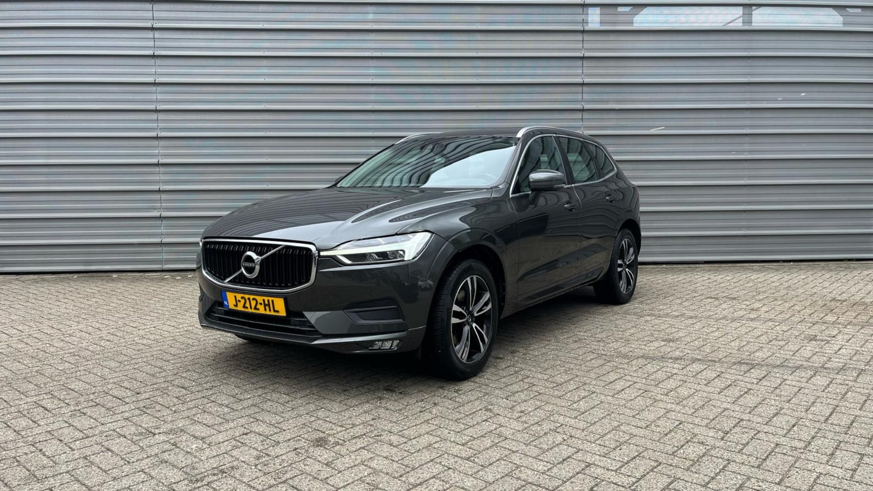 Volvo XC60 - 2.0 B5 250PK Momentum + | Memory | Park Assist | Blis | Trekhaak | Stoel verw voor + achte - AutoWereld.nl