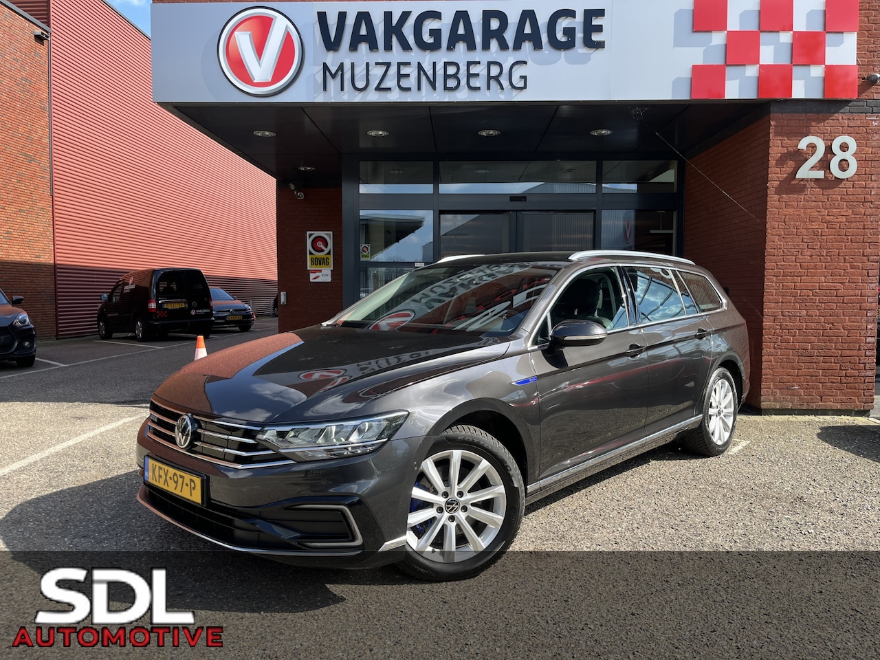 Volkswagen Passat Variant - 1.4 TSI PHEV GTE Business // ERGO COMFORT // NAVI // CAMERA // CLIMA // DODEHOEK // ADAPTI - AutoWereld.nl