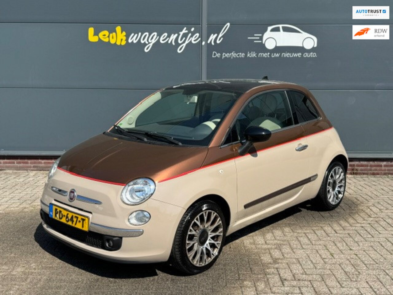 Fiat 500 - 1.2 Lounge *uniek tweekleurig *pano *airco *16” - AutoWereld.nl