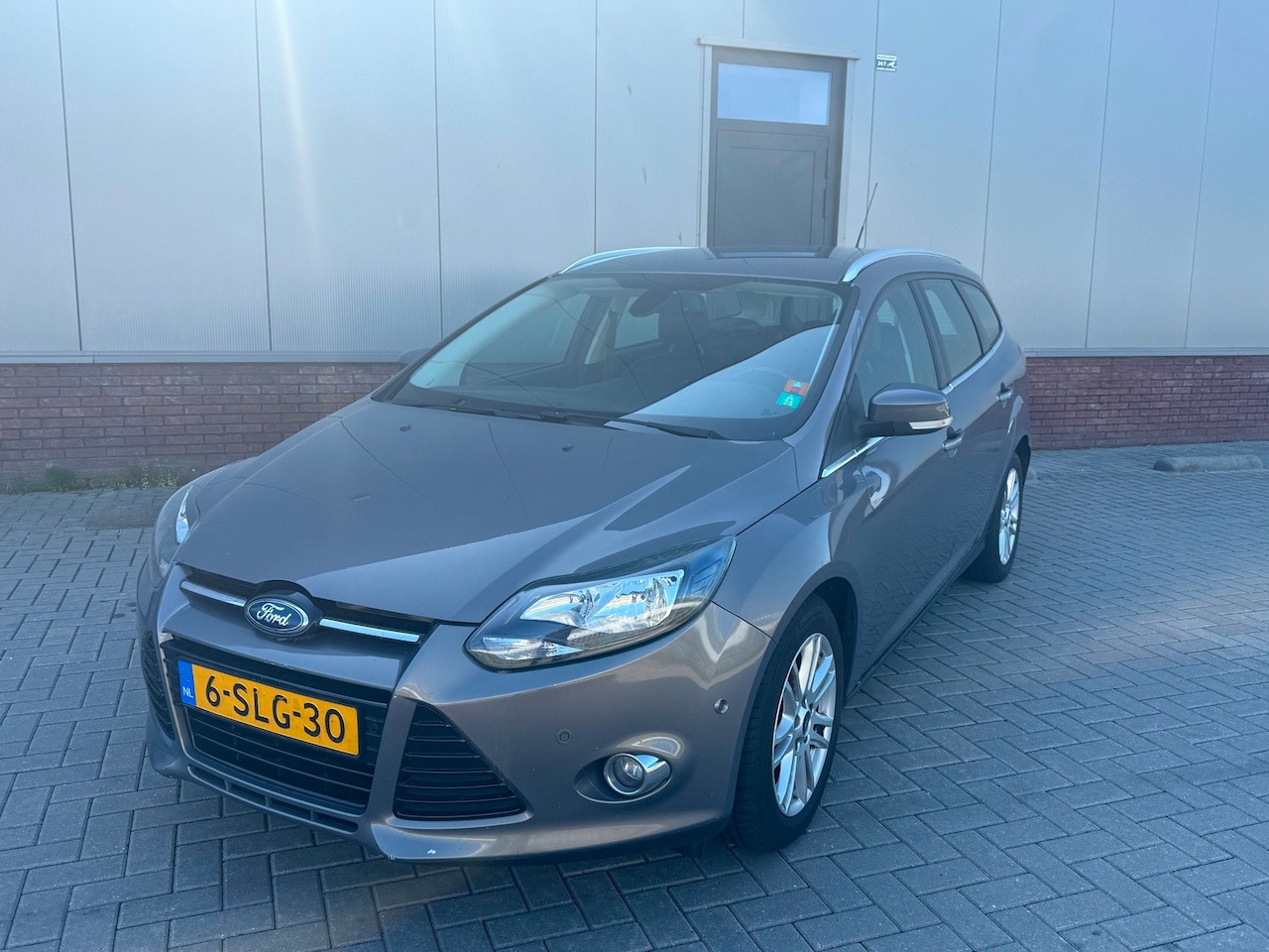 Ford Focus Wagon - 1.6 TDCI ECOnetic Lease Titanium LEER CLIMA GRIJS 2013 - AutoWereld.nl