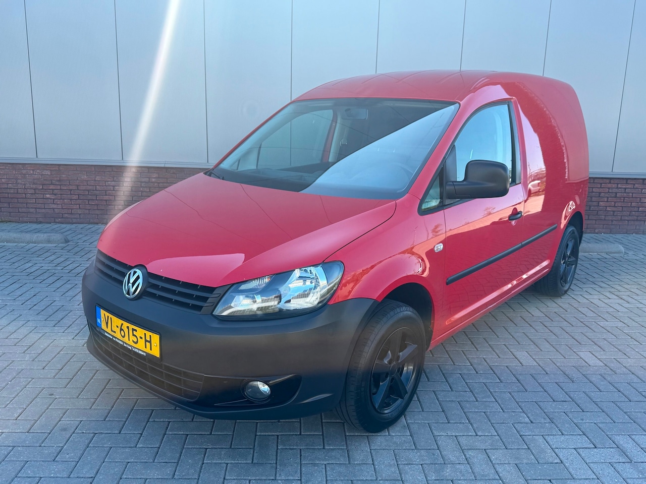 Volkswagen Caddy - 1.6 TDI 186.000 Nap Airco Rood 2015 - AutoWereld.nl