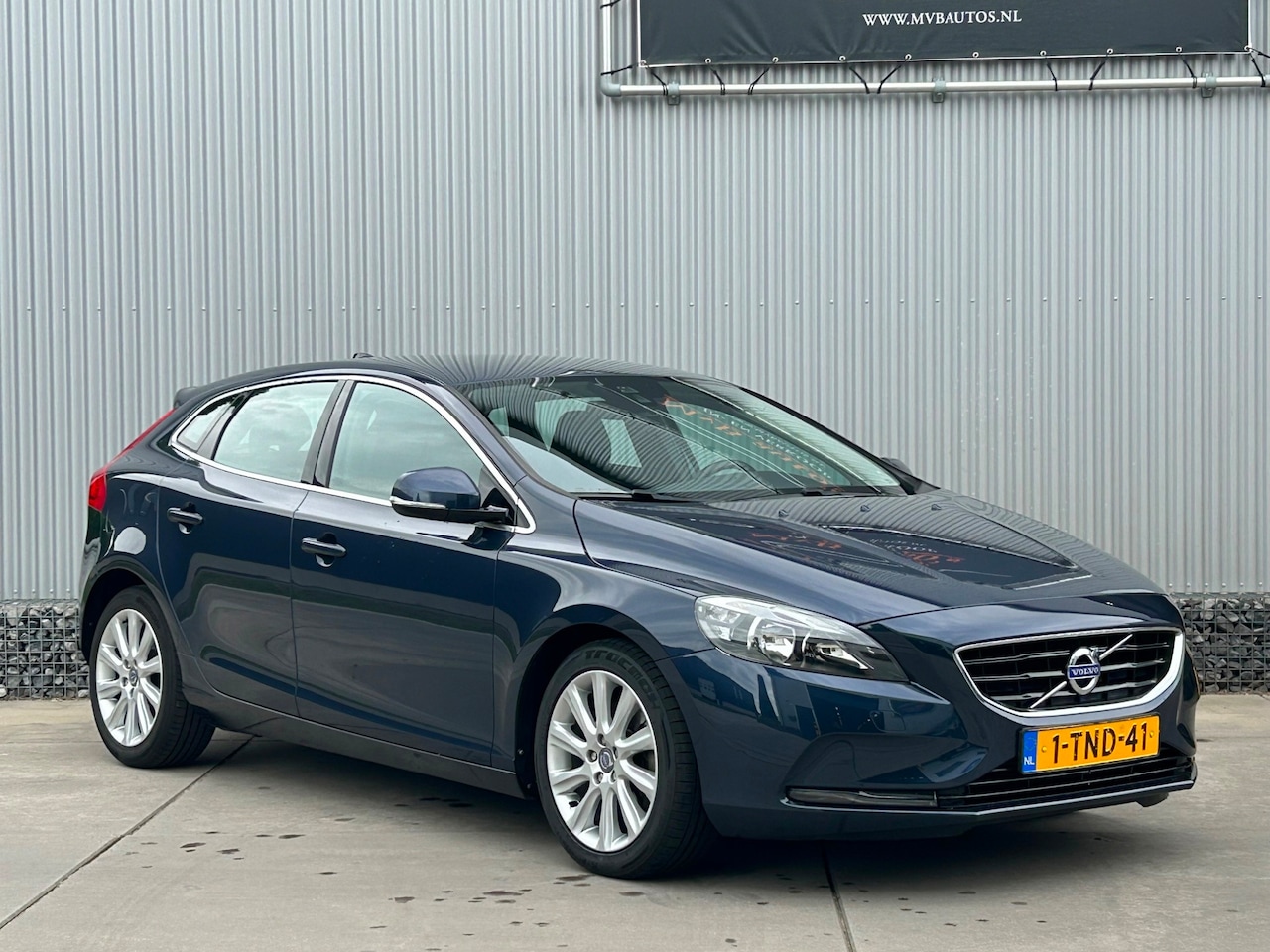 Volvo V40 - 1.6 T4 Momentum 1.6 T4 Momentum 179 PK, Complete onderhoudshistorie, Clima, Navi - AutoWereld.nl