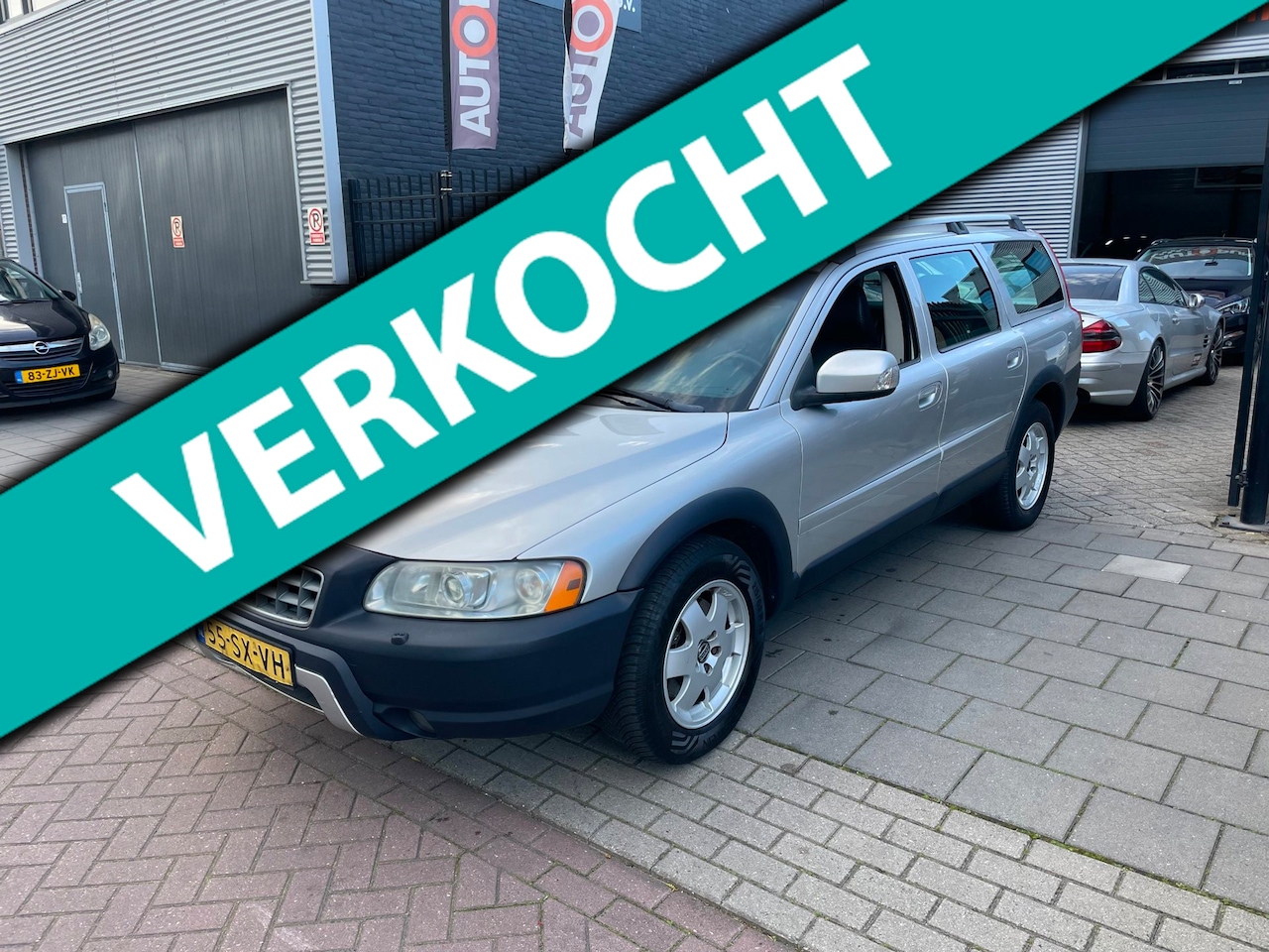 Volvo XC70 - 2.4 D5 Momentum 3e Eigenaar! Airco Navi NAP APK - AutoWereld.nl