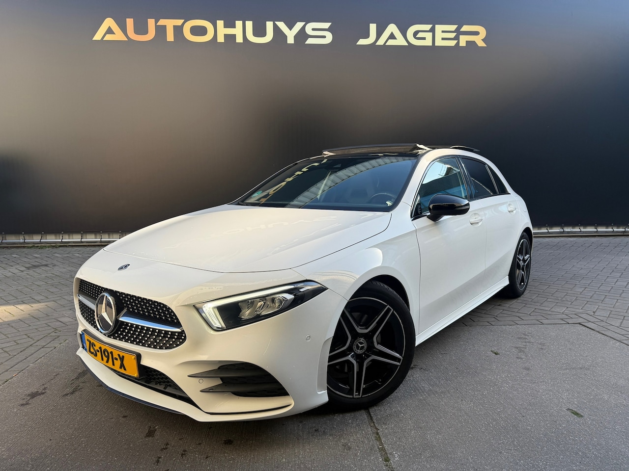 Mercedes-Benz A-klasse - 180 Business Solution AMG Night Upgrade Pano Camera Carplay - AutoWereld.nl