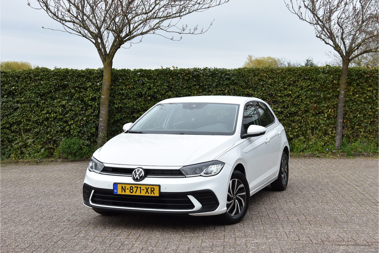 Volkswagen Polo - 1.0 TSI Life NAP PDC LED IQ-drive Carplay virtueel-cp 1e eigenaar - AutoWereld.nl