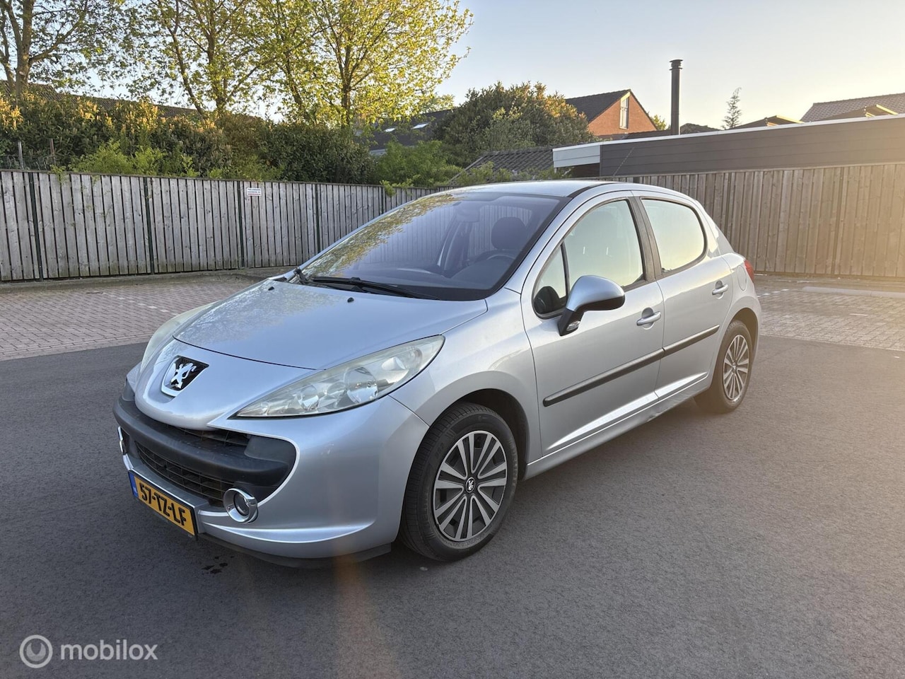 Peugeot 207 - 1.4-16V 2009 Weinig km Nette auto - AutoWereld.nl